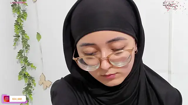 The sensational Aysel_elid - sweet cam room escort ready to squirt aysel_elid from StripChat