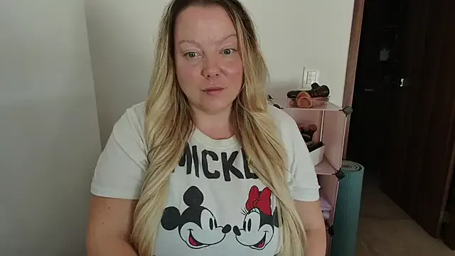 Beauty4AGent from StripChat