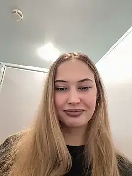 blonde_exe from StripChat