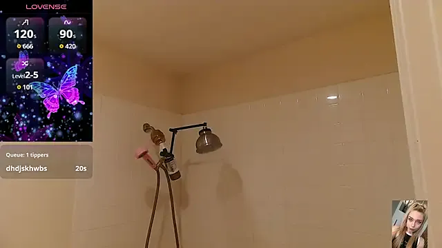 Blondiewithanass from StripChat