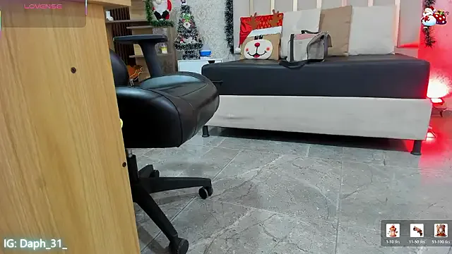 Bicurious beauty: BLUE_TAY1 gets butt-naked while rubbing her pussy on webcam BLUE_TAY1 from StripChat