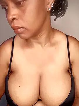 boobsnipplian on StripChat 