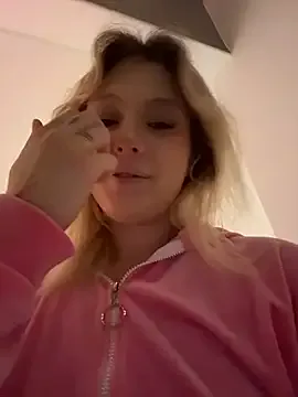 CaitlinSugar from StripChat