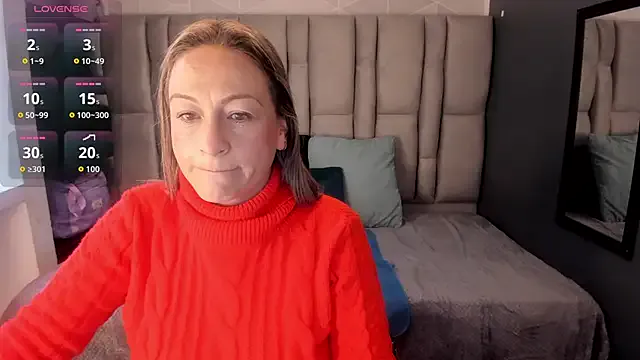 Charlot_milf from StripChat