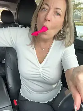 Cherry-red-xo from StripChat