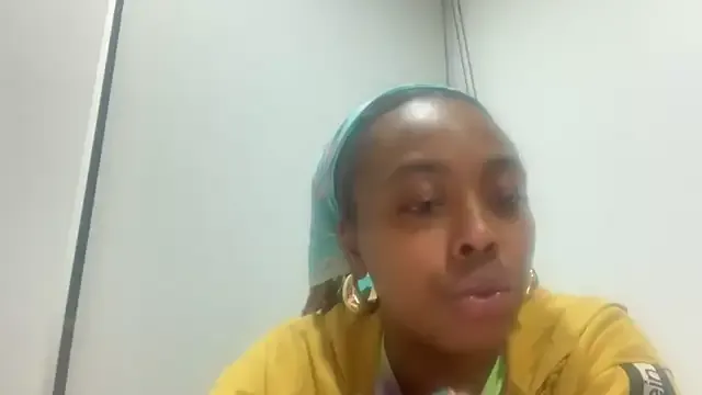 ChocolateCakeQueen from StripChat