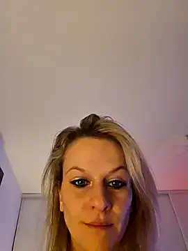 Couple-Kiwii-Orchidee-Boy from StripChat