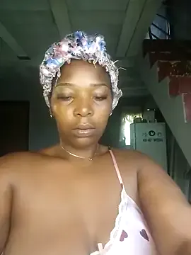 CurvyCutiexx3 from StripChat