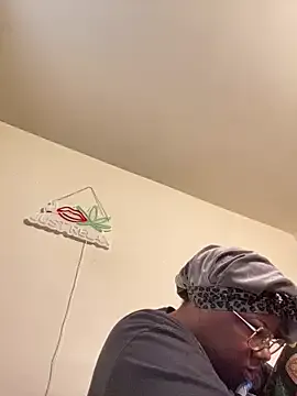 DamnBubbles from StripChat