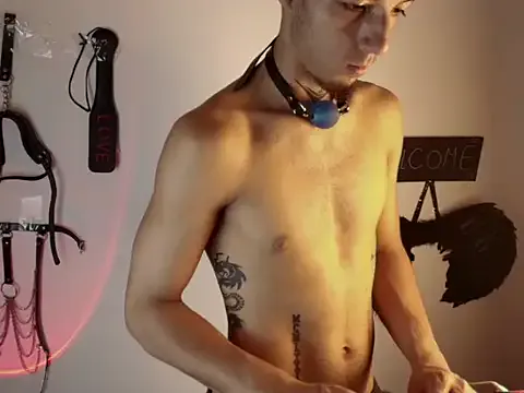 dark_rosse from StripChat