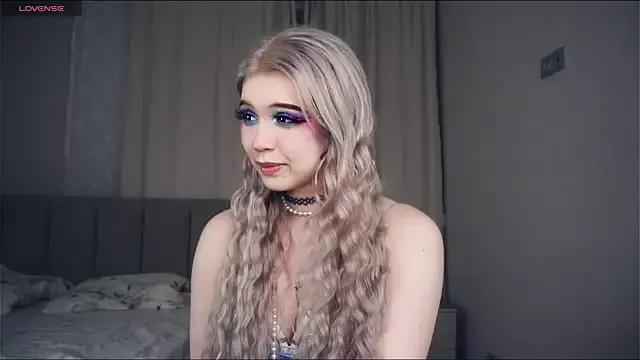 Admire DarylGary, she wants to masturbate for you DarylGary from StripChat