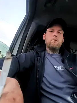 dave32000 from StripChat