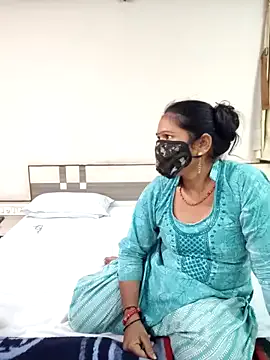 Desibhabhi82 from StripChat