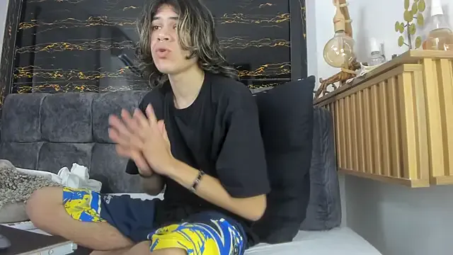 Captivating Diamond_twink gets nude and orgasm while being spied on Diamond_twink from StripChat