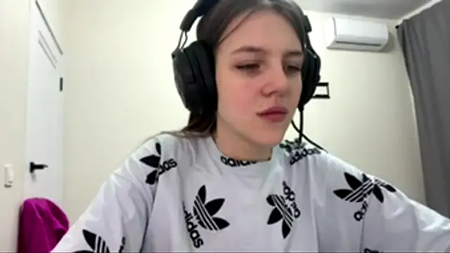 Enticing Elira_Breeze gets butt-naked and cum while being peeked on Elira_Breeze from StripChat