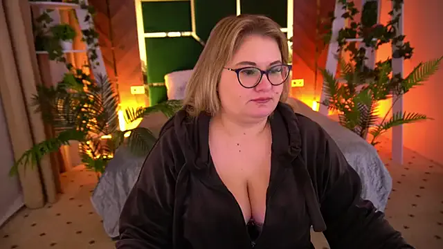 Elise_Ryen from StripChat