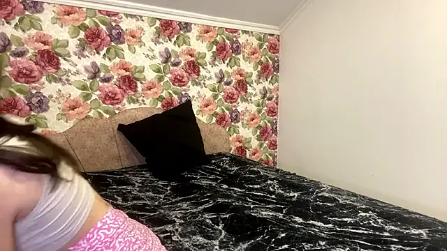 ElizabethKolm from StripChat