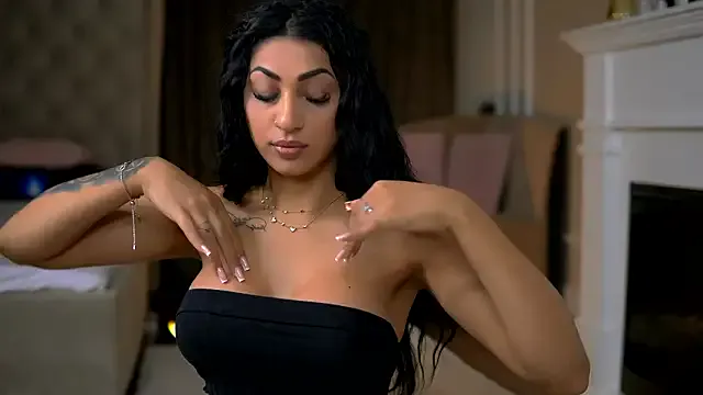 EmaHallee from StripChat