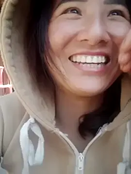 Emily-yy from StripChat