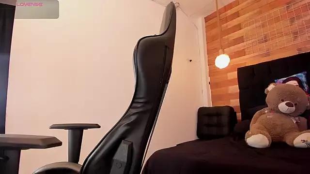 Emily_brown04 from StripChat