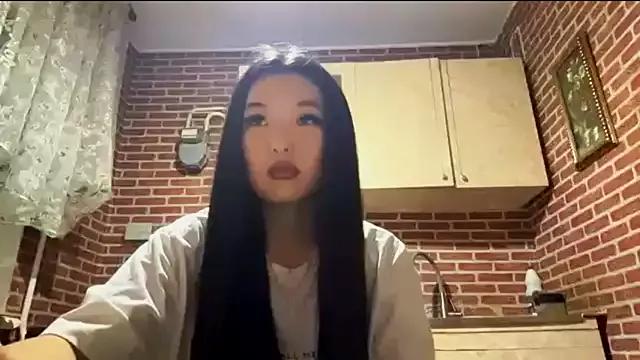 EmmaLeexth from StripChat