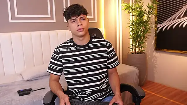 Satisfy your craziest fantasies with StripChat's enticing Ethan_occonor Ethan_occonor from StripChat