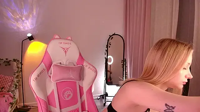 Eva_Davi from StripChat