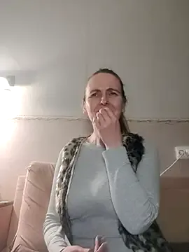 Evelina_cute from StripChat