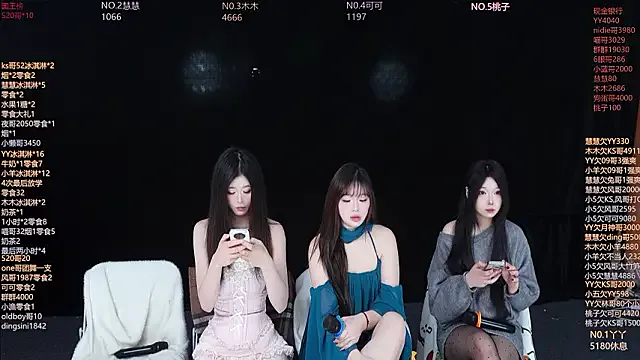 EYgirl222 from StripChat