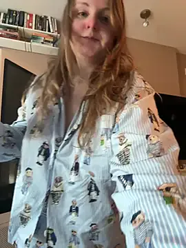 GingerSnap33 from StripChat