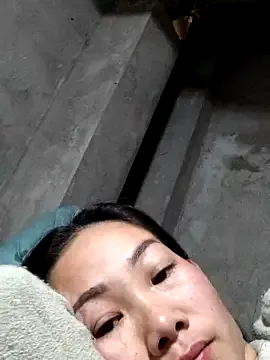 gio-thu from StripChat