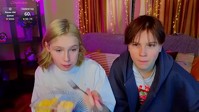 Girls_Fingers from StripChat