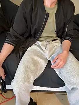 gymratforyouu from StripChat