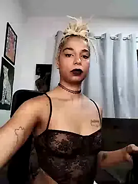 Helenoir from StripChat