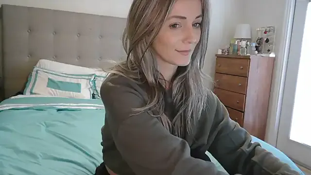 Heyitsmee33 from StripChat