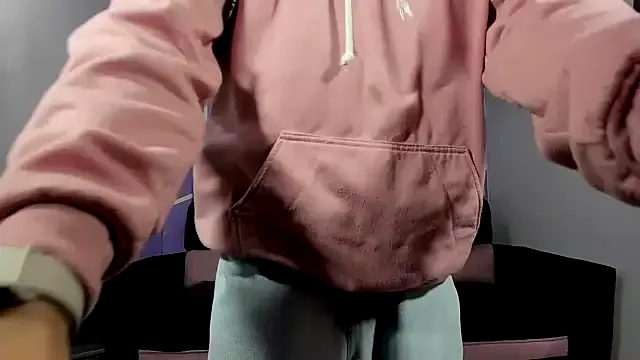 heyy_noah11 from StripChat