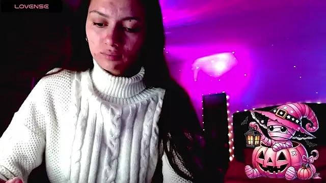 Try cute escort Holy_juli holy_juli from StripChat