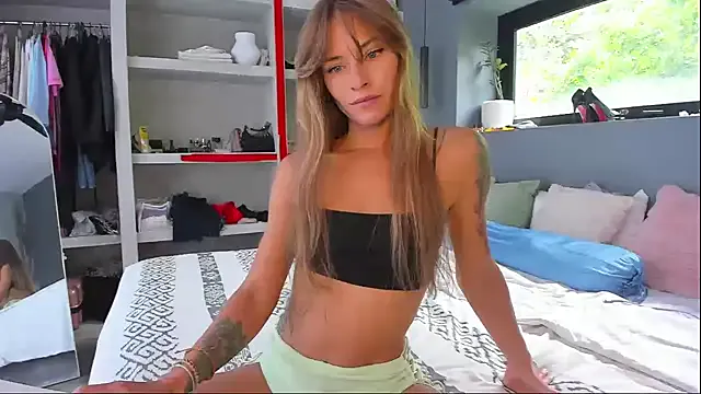 holy_khloe from StripChat