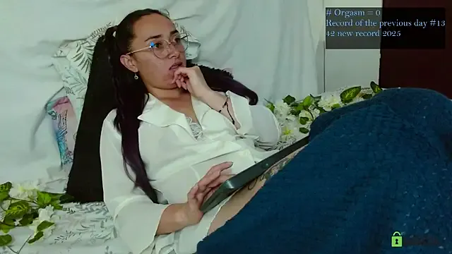 Masturbate to slutty camwhore Hot_Candy_ Hot_Candy_ from StripChat