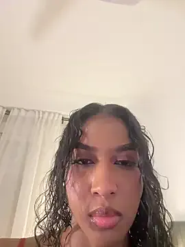 IamCrystal2 from StripChat