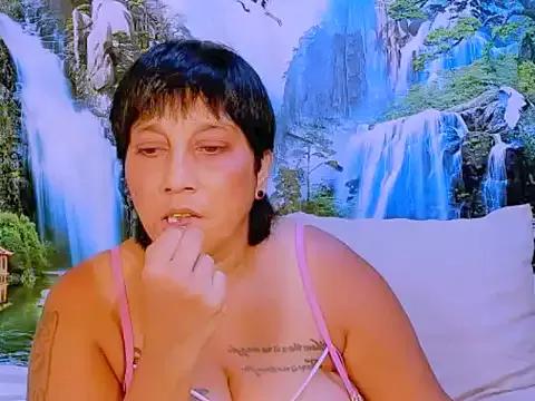 indianroxy on StripChat 