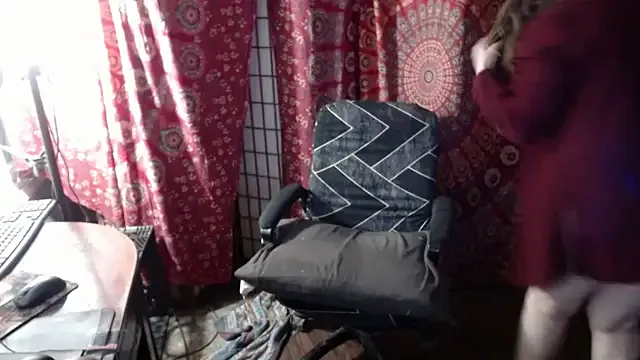 Masturbate to naked slut Ireallysquirt Ireallysquirt from StripChat