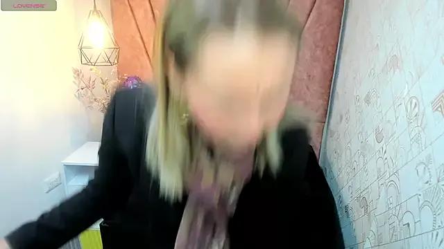 Join 23 years old Issa_Milf__ from StripChat Issa_Milf__ from StripChat