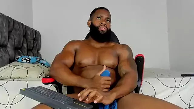 james_musclebbc from StripChat