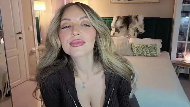 JoanneGG from StripChat