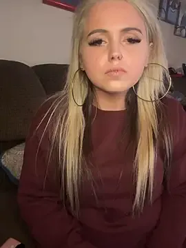 JuicyExxxperience from StripChat