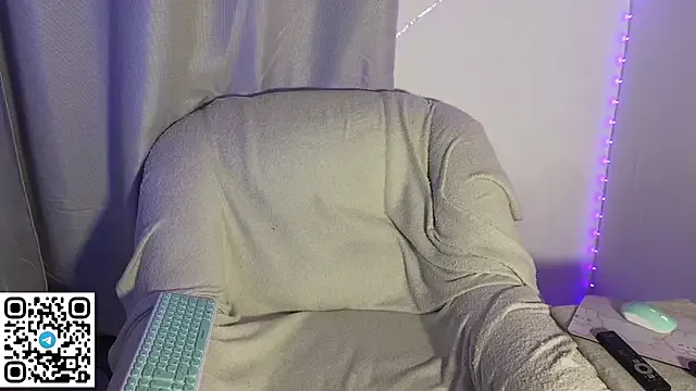 Julian_wins from StripChat