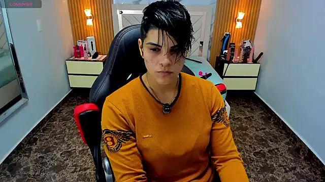 KAROLLJONES1 from StripChat