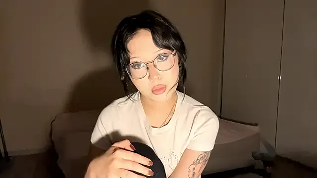 KateGlowee from StripChat