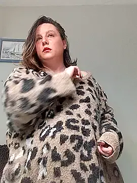 Curious KinzAngel stripping off and squirting with her favorite vibrating toys KinzAngel from StripChat